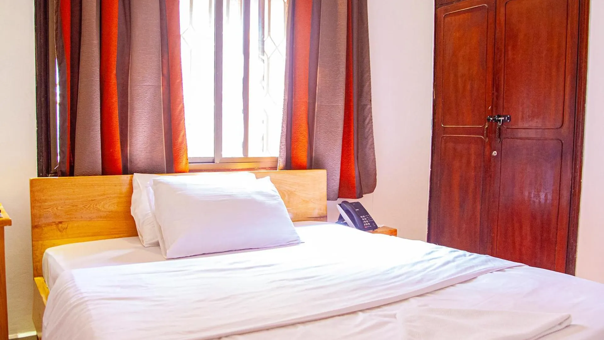 Hotel Explorers Hub Kampala